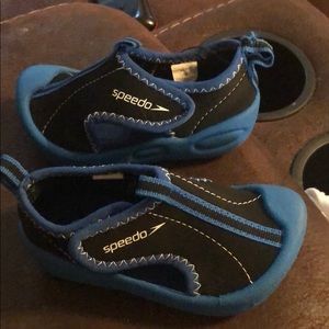 Speedo water shoes